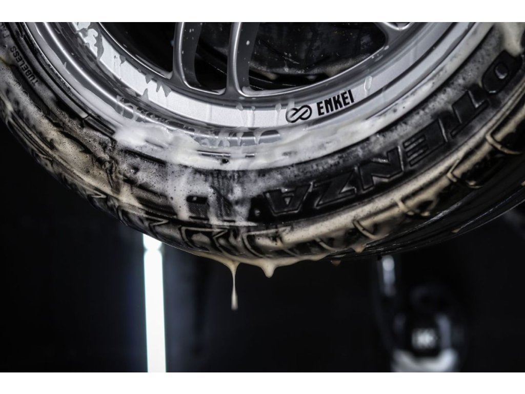 CarPro ReTyre - účinný čistič pneumatik a gumových koberečků