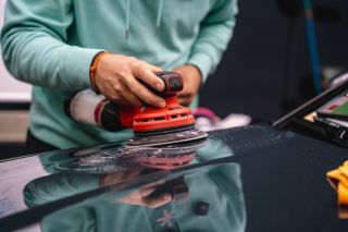 Víš o tom, že broušení laku je k tloušťce laku v určitých ohledech bezpečnější jako leštění? Je tomu tak a hlavním důvodem...