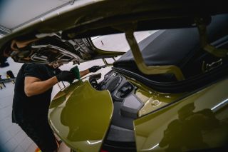 Tyto detaily patří Spirit 70! Porsche odvozené od Porsche GTS 992.2 ale přesto je naprosto jiné. Možná ani tak nejde o...